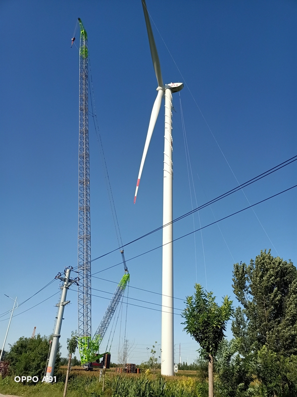 1601348986336144.jpg 重機(jī)公司承建的大唐陽信風(fēng)電工程首臺(tái)風(fēng)機(jī)安裝順利完成.jpg